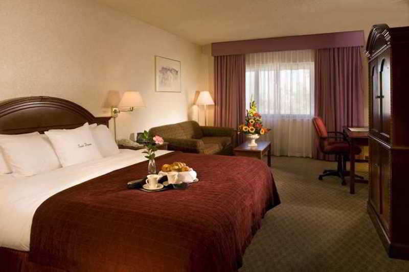 Hotel Doubletree By Hilton Rosemead Habitación foto